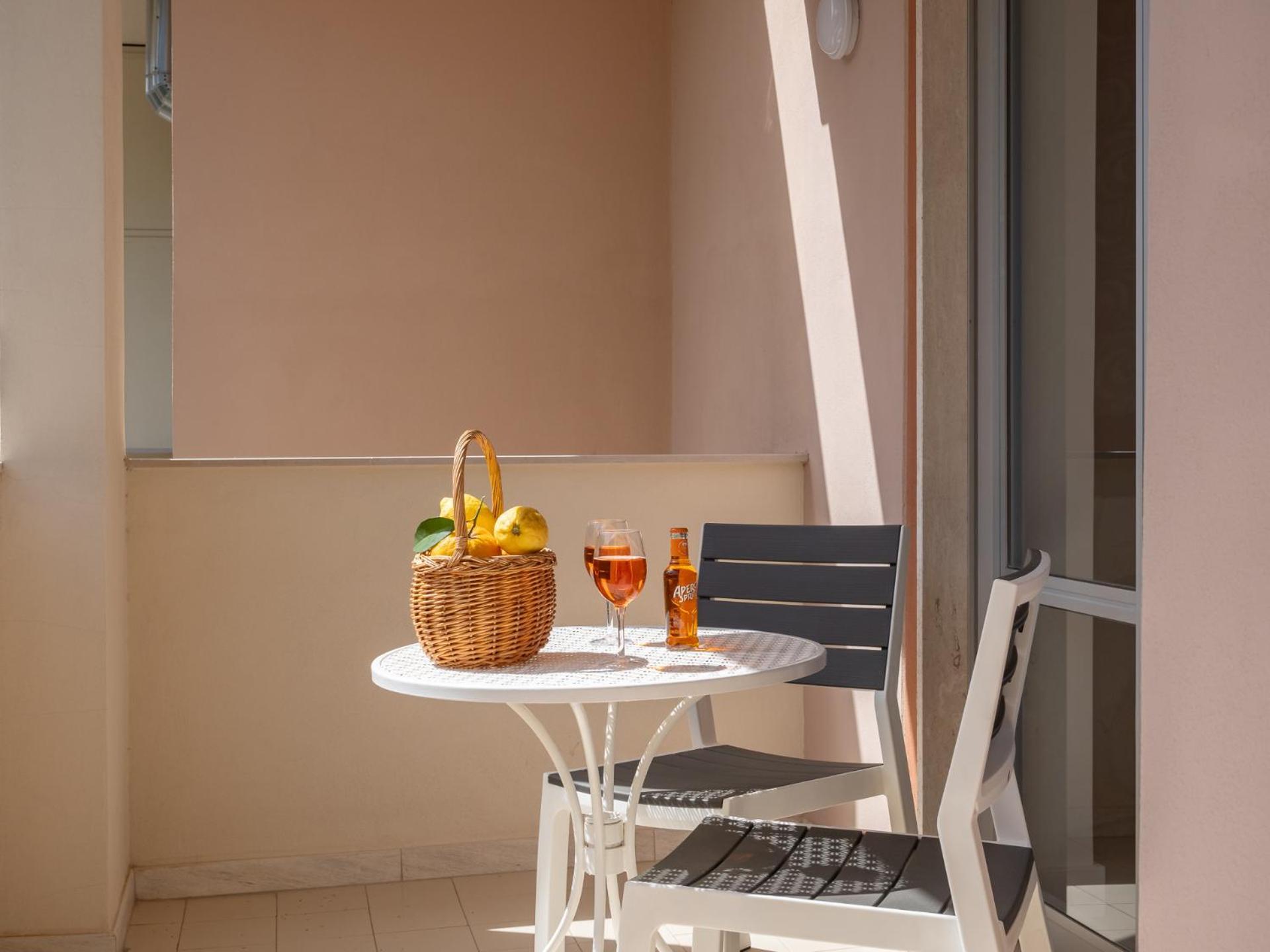 Nonno Angelo - 4 Bedrooms With Free Parking & Seaview Balcony 索伦托 外观 照片
