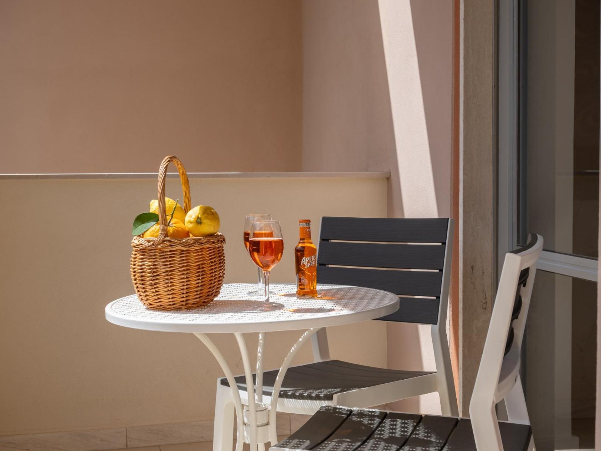 Nonno Angelo - 4 Bedrooms With Free Parking & Seaview Balcony 索伦托 外观 照片