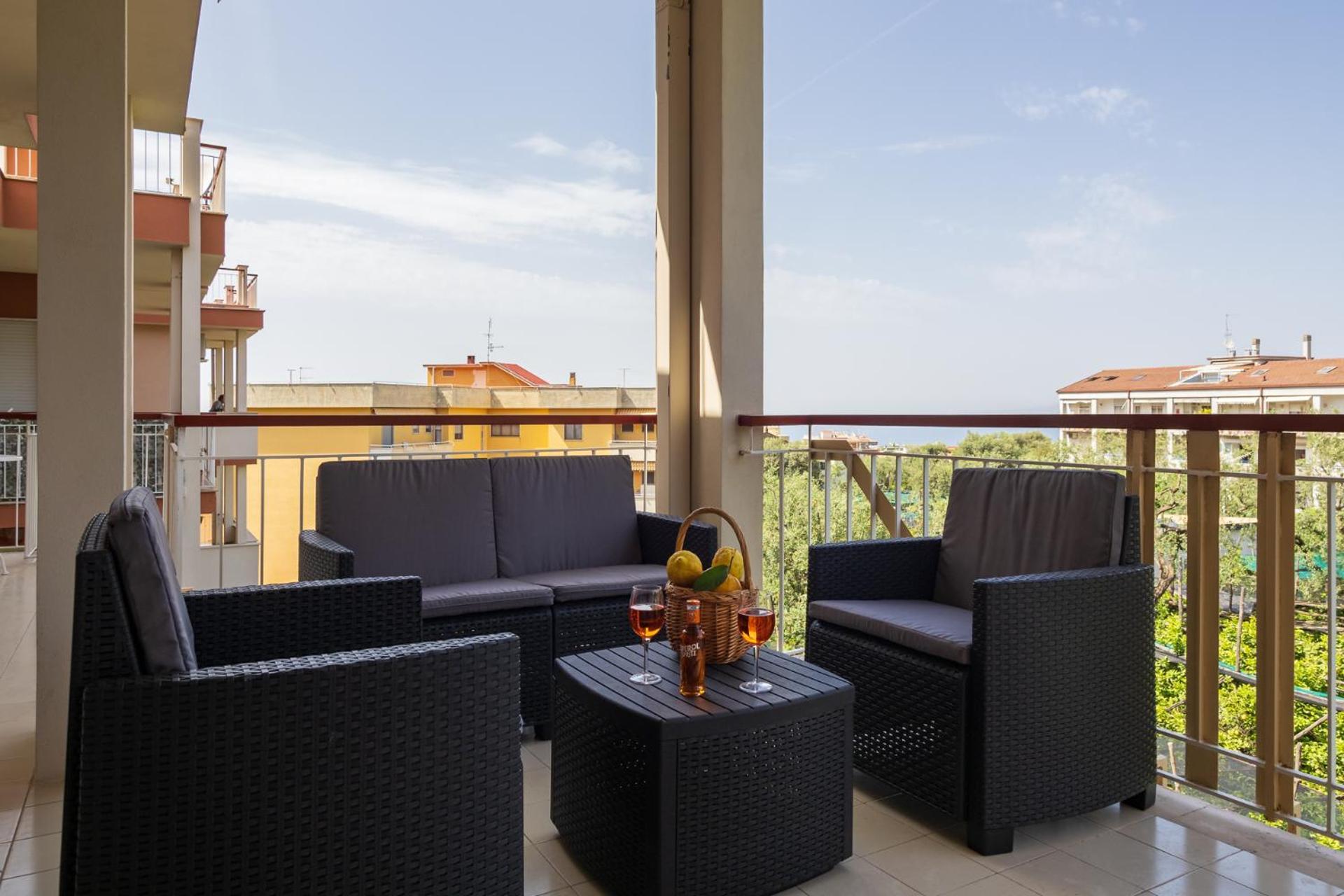 Nonno Angelo - 4 Bedrooms With Free Parking & Seaview Balcony 索伦托 外观 照片